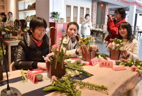 珠山区举行“魅力女性 如花绽放”纪念三八节109周年活动