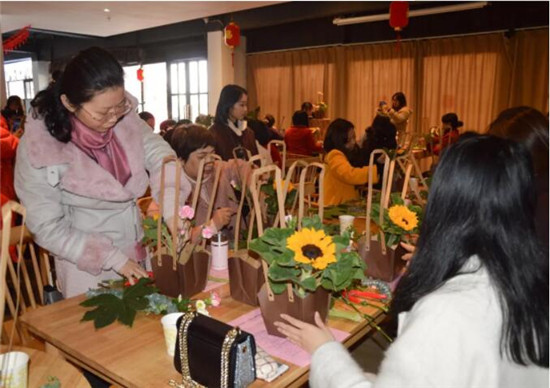 珠山区举行“魅力女性 如花绽放”纪念三八节109周年活动