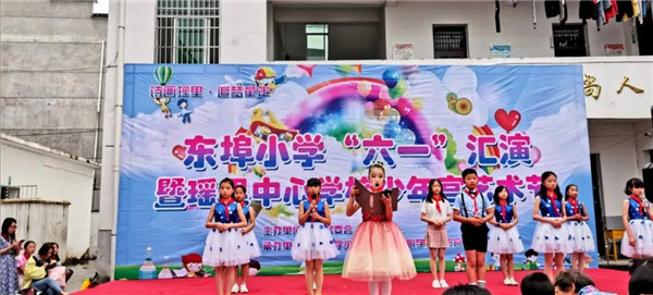 “情系贫困儿童·携手快乐成长”市妇联开展“六一”慰问活动