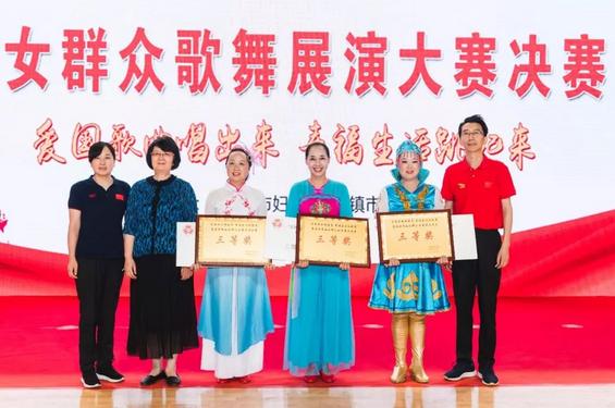 “瓷都娘子军”创卫千人誓师大会暨“爱国歌曲唱出来，幸福生活跳起来”广场舞展演活动举行