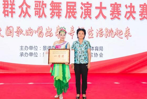 “瓷都娘子军”创卫千人誓师大会暨“爱国歌曲唱出来，幸福生活跳起来”广场舞展演活动举行