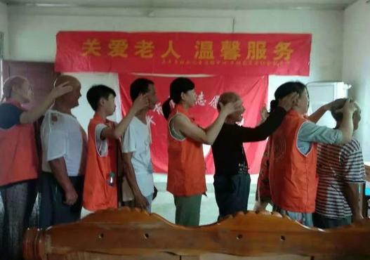 志愿服务不忘”边边角角”