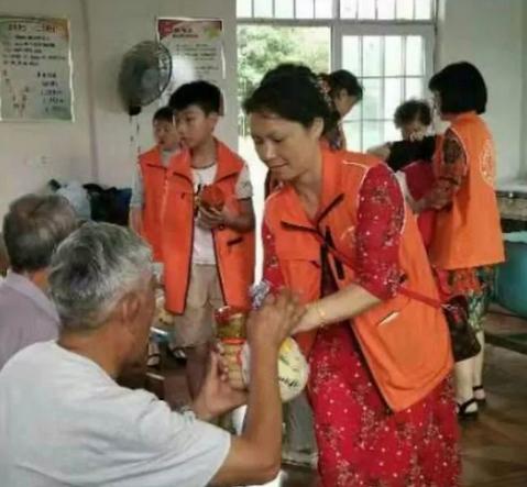 志愿服务不忘”边边角角”