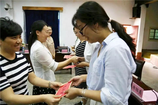 道一声“军嫂，辛苦了！”市妇联双拥活动暖人心