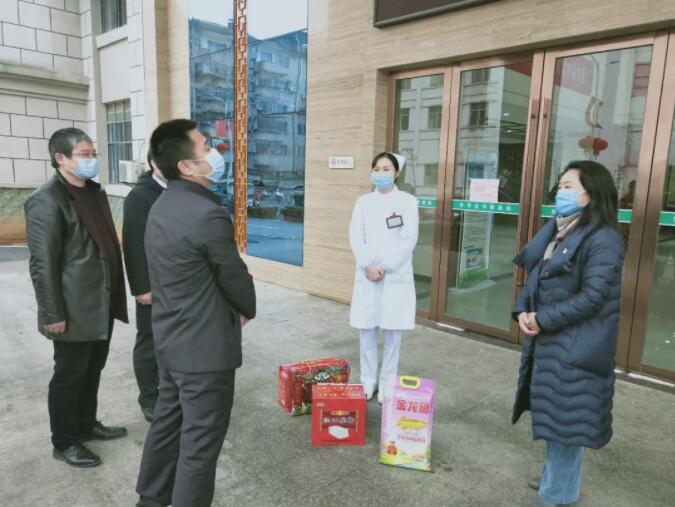 景德镇市妇联领导走访慰问乐平市支援新余医护人员家属