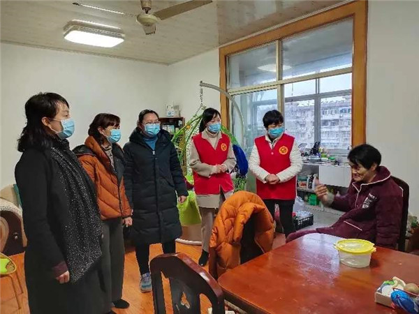 同心抗疫学雷锋，妇联关爱在行动