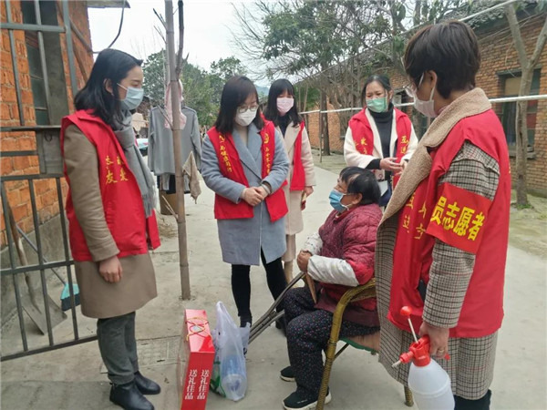 同心抗疫学雷锋，妇联关爱在行动