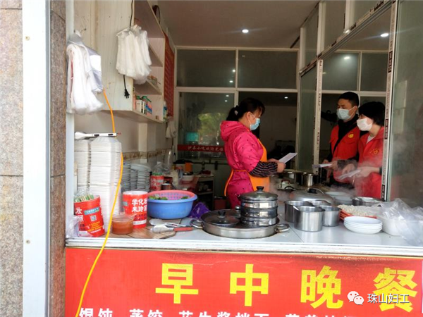 五龙山社区开展 “防疫有我、爱卫同行”主题活动