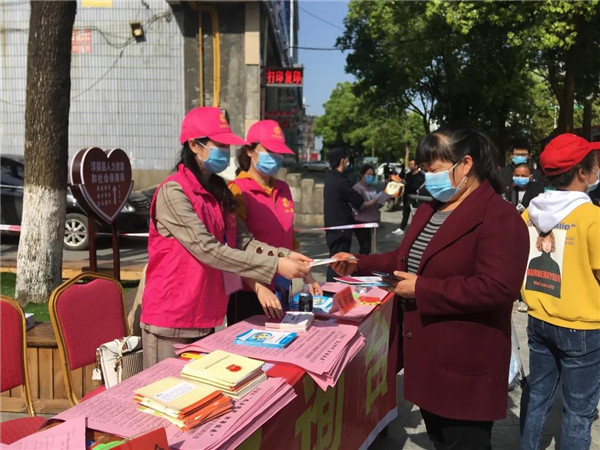 浮梁县妇联积极投入到专场招聘会之中
