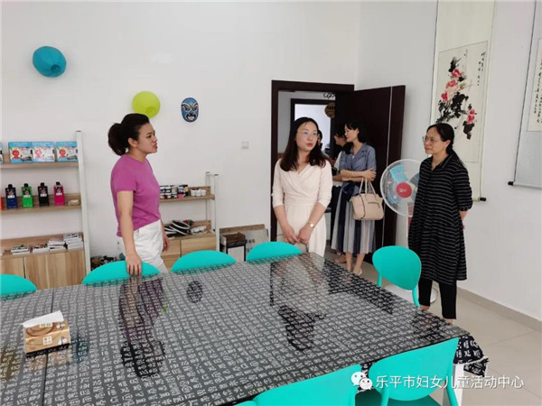 景德镇市妇联党组成员潘琪一行到乐平市妇女儿童活动中心调研指导工作