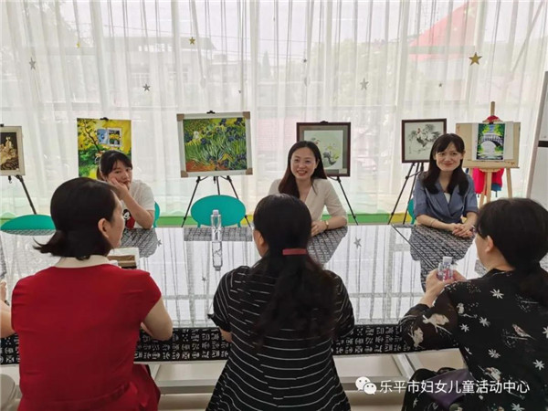 景德镇市妇联党组成员潘琪一行到乐平市妇女儿童活动中心调研指导工作