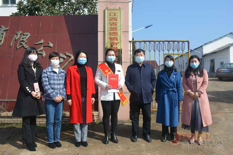 战时送奖到基层，喜报荣光递上门