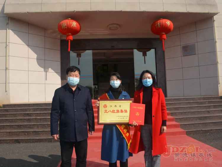 战时送奖到基层，喜报荣光递上门