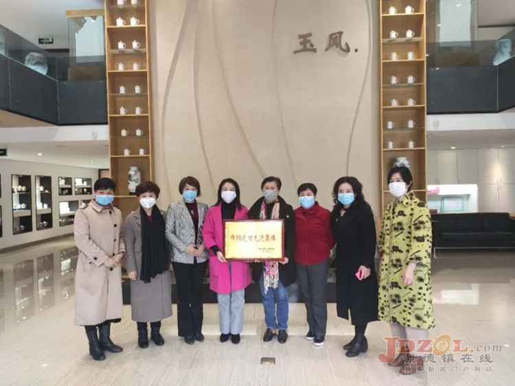 战时送奖到基层，喜报荣光递上门