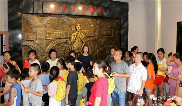 关爱贫困儿童·共筑快乐家园，乐平市妇女儿童活动中心暑期公益活动丰富多彩