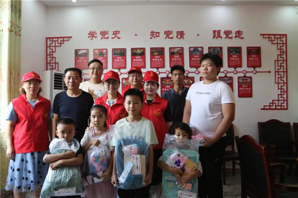 高新区开展“情暖童心、与爱同行”关爱贫困儿童志愿服务活动