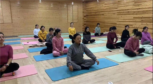 “瑜”悦身心 “伽”倍美丽——景德镇市市直机关女干部健康瑜伽健身活动开课了！