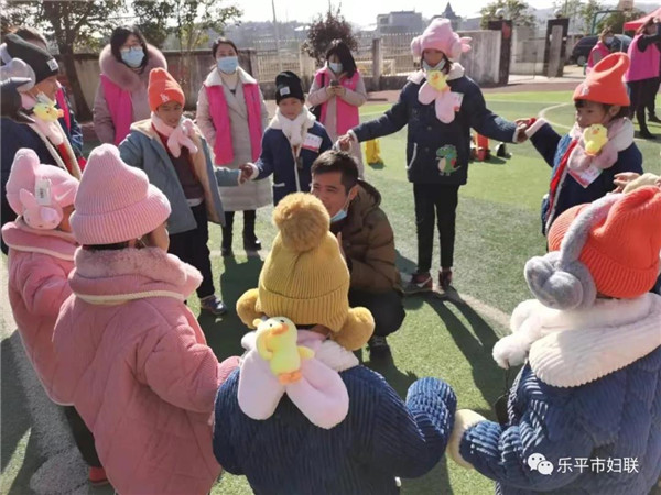 乐平市妇联开展“把爱带回家”儿童关爱服务系列活动