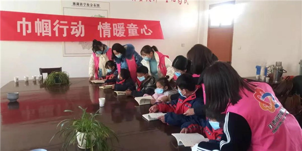 浮梁县湘湖镇妇联开展慰问留守儿童志愿活动