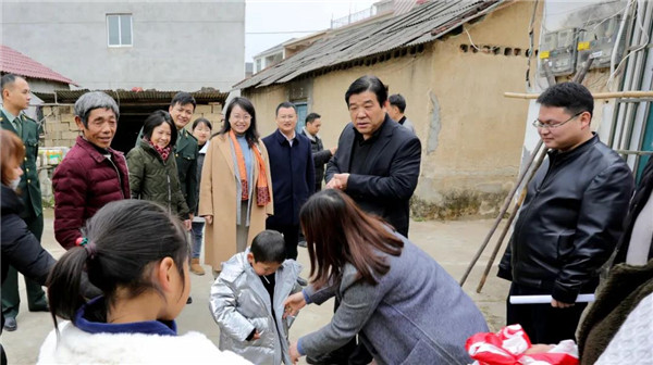昌南新区：携手爱心企业“把爱带回家”，乡村振兴路上共建“幸福家园”