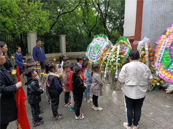 景德镇市妇女儿童活动中心清明祭英烈活动