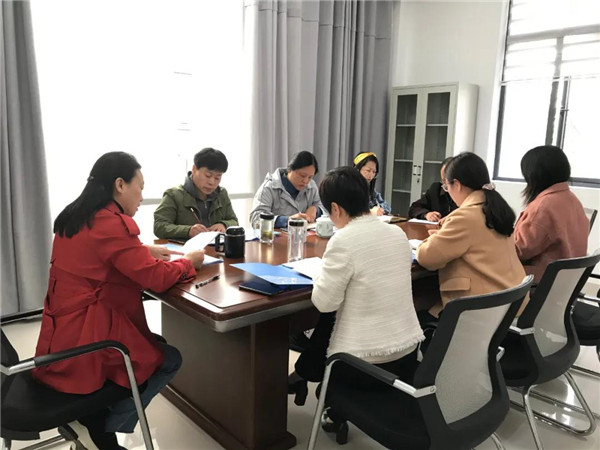 市妇联党组专题学习《习近平关于注重家庭家教家风建设论述摘编》