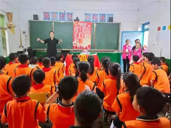 党史宣讲进校园 红色精神永流传 ——乐平市妇联开展红色家风传承接力宣讲活动