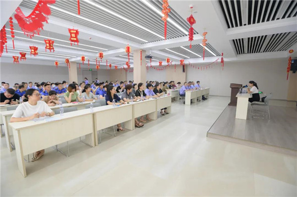 高新区妇联组织开展“颂党恩，传家风”主题宣讲活动