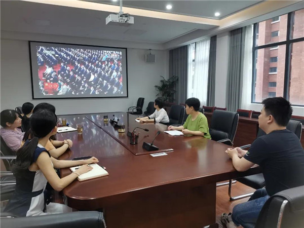 市妇联组织收看“七一勋章”颁授仪式