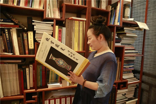 “与泥共舞”，只为最美珐琅彩