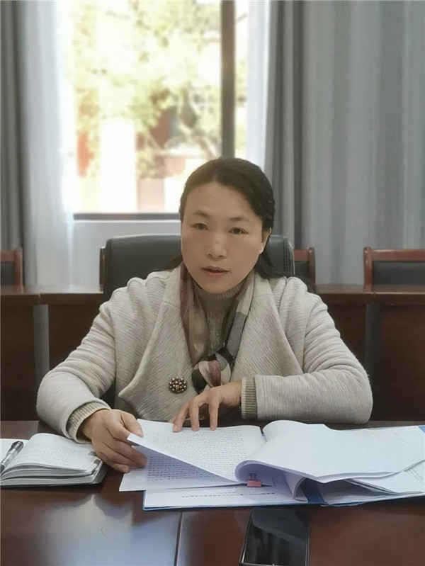 市妇联传达学习市“两会”精神