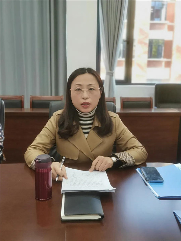 市妇联传达学习市“两会”精神