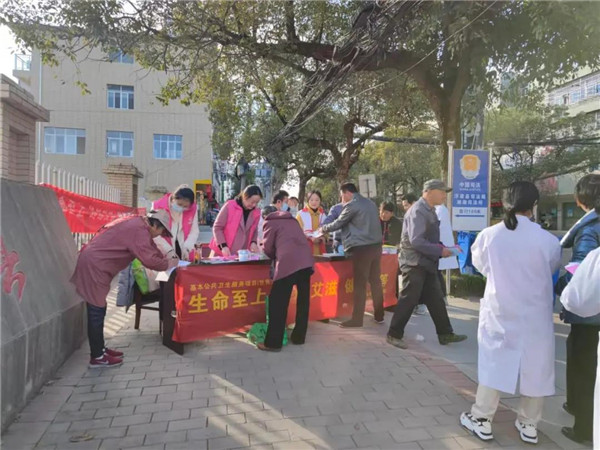 防艾在行动——景德镇市妇联系统开展“生命至上 终结艾滋 健康平等”主题宣传活动
