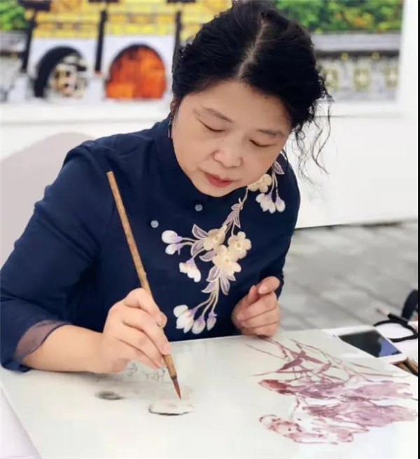 笔永健，艺常青——记景德镇女陶艺家俞暄