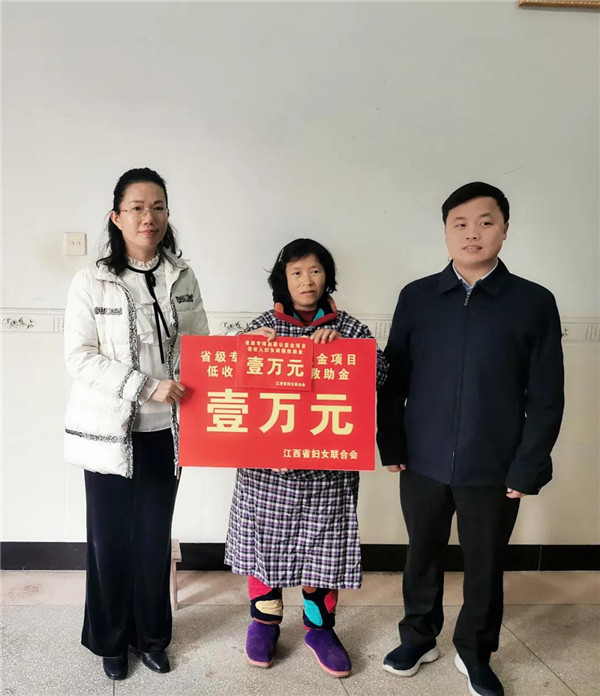 浓浓温情暖人心，市妇联关爱“两癌”困难妇女