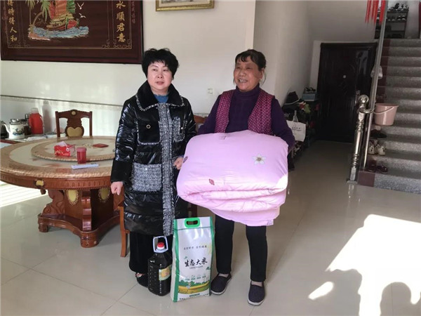 浮梁县妇联开展2022年春节走访慰问困难户活动