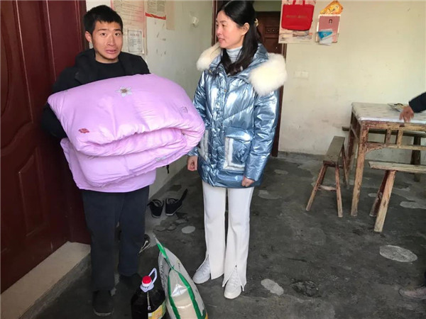 浮梁县妇联开展2022年春节走访慰问困难户活动