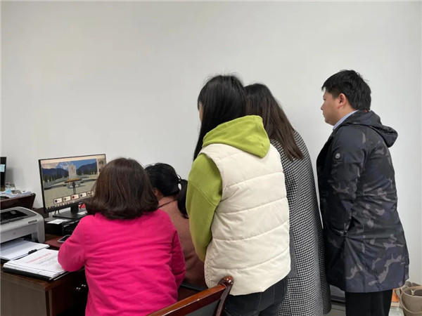 市妇联开展“我们的节日·清明祭英烈”活动