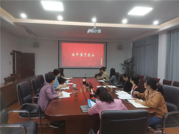 市妇联召开党组理论学习中心组（扩大）会
