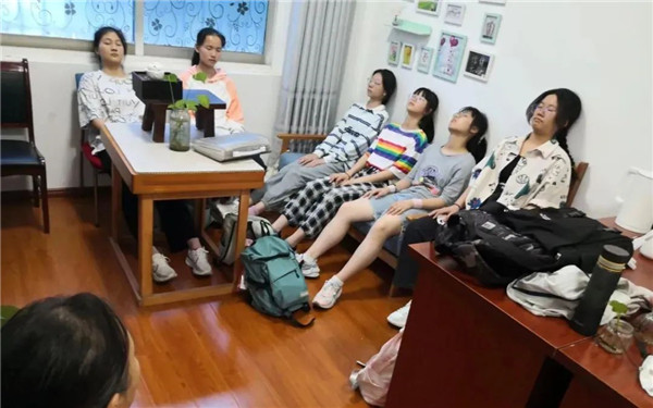 乐平市巾帼志愿者协会一日开展四场关爱志愿服务