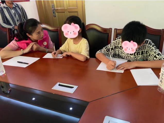 市妇联开展关爱留守儿童志愿服务活动　　　　　　