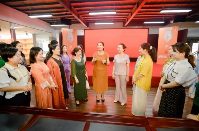 “喜迎二十大，巾帼看变化”社会各界妇女看江西变化，走进景德镇