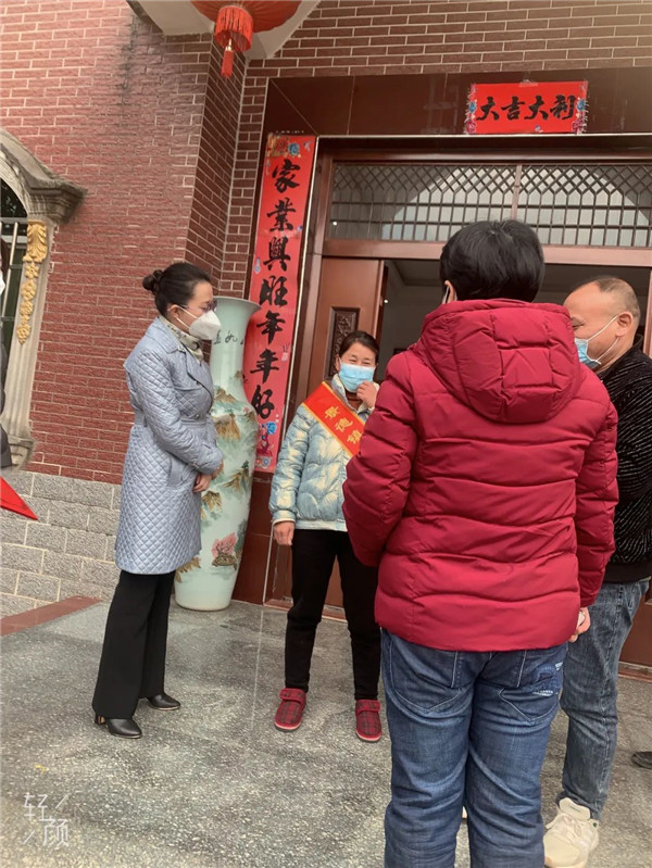 礼遇最美家庭 引领社会风尚——市妇联走访慰问2021年度景德镇市“最美家庭”