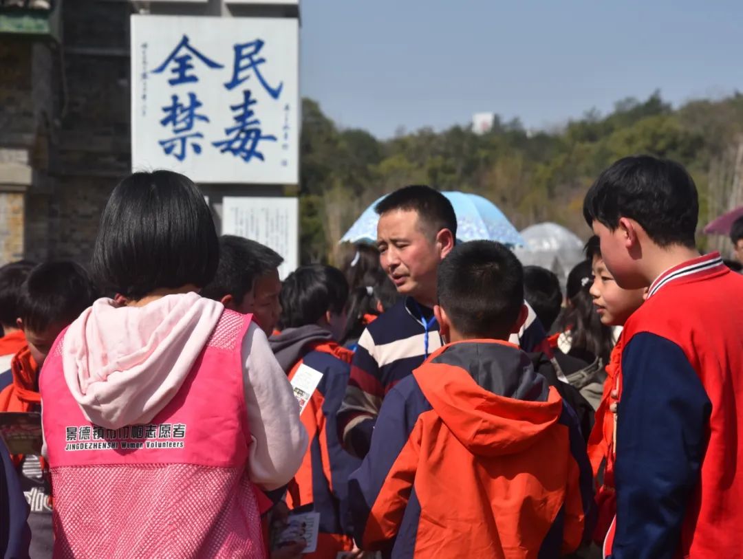 喜迎“三八”妇女节 共筑家庭禁毒防火墙