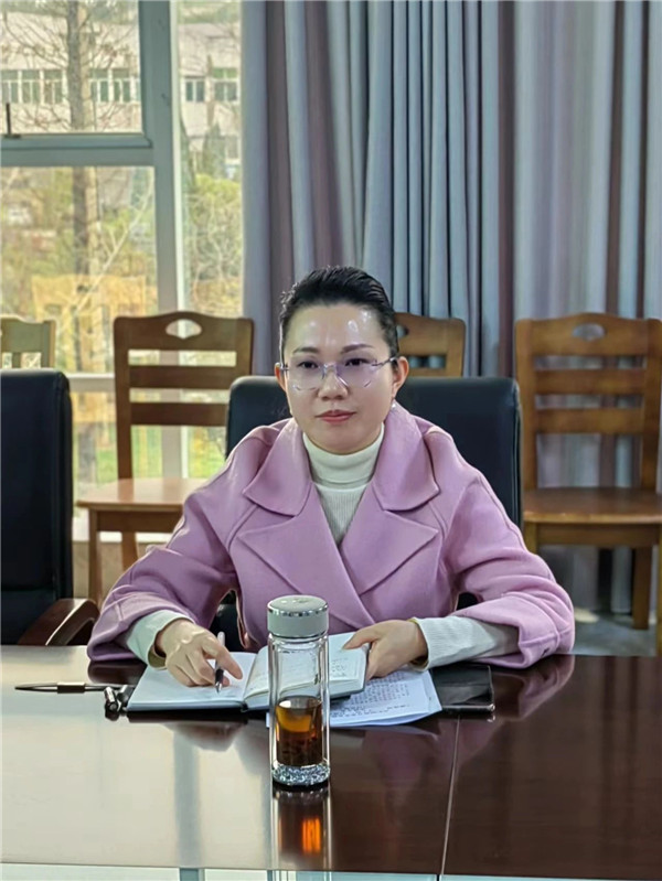 市妇联联合市女企协召开实施“巾帼红行动”工作座谈会