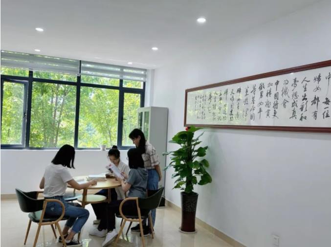 市妇联打造“墨香长廊”，建设“书香机关”