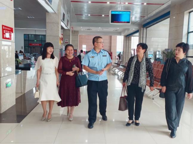 市女企协推出“线下体验”营商环境活动