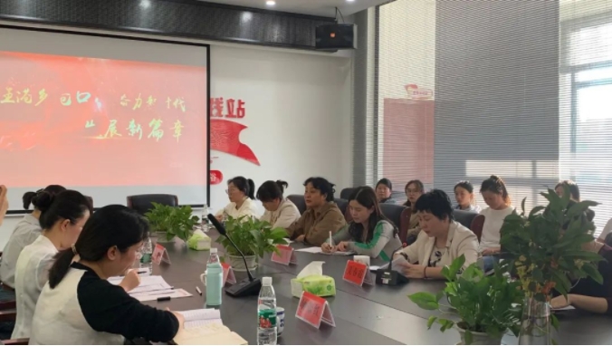 市妇联主席郑伟秀赴浮梁县开展农村妇女思想政治引领专题调研