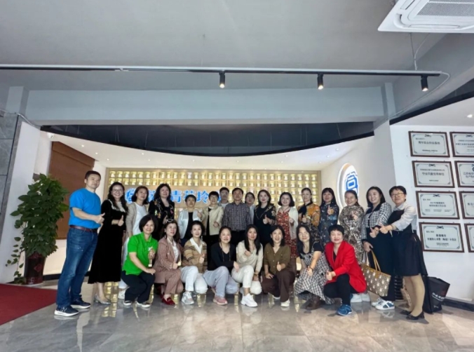 【双一号工程】市妇联联合市女企协实施“巾帼红行动”（三）：江西省政府驻粤妇联来景考察交流