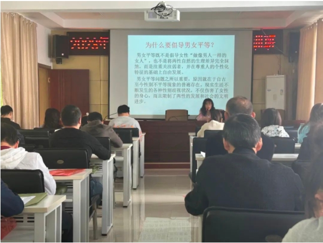 聚焦主题教育 贯彻男女平等——珠山区妇联开展“男女平等基本国策进党校”专题宣讲